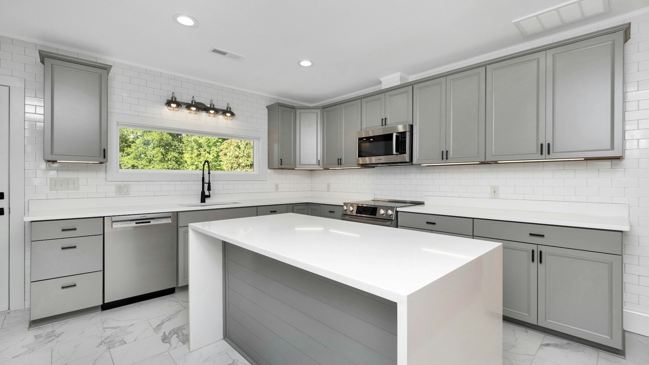 How to Match Kitchen Cabinets with Countertops Without Getting It Wrong