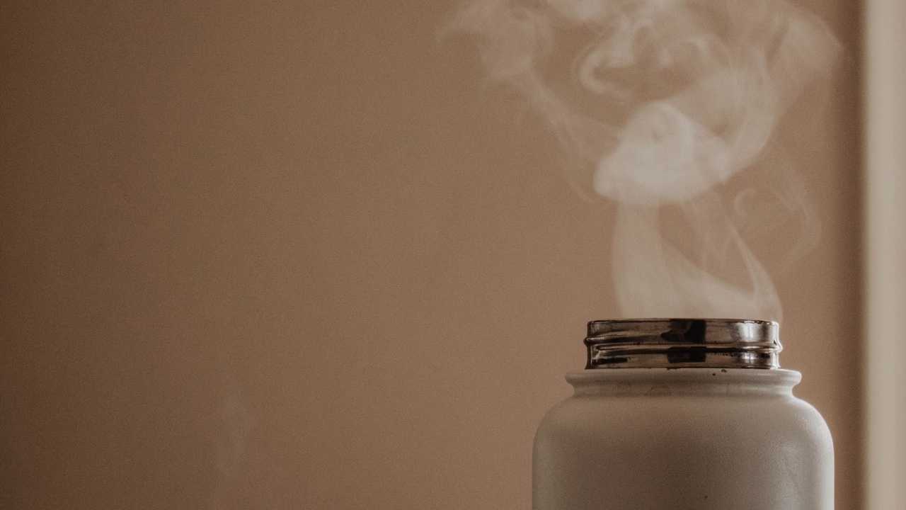 Why Coffee and Tea Taste Different From a Stainless Steel Bottle — and How to Fix It